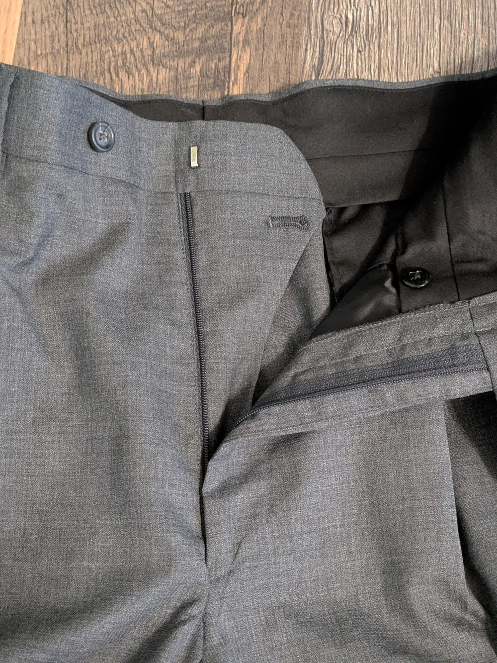 Jos A Bank Mens 2 Piece Suit 40R Gray 100% Wool 2 Button Blazer Pleated Pants 34